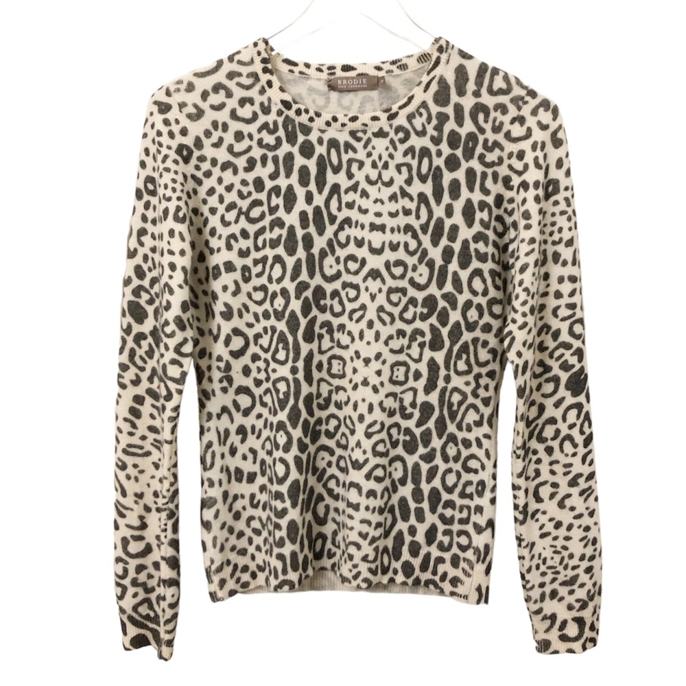 Brodie Cashmere | Leopard Print Cashmere Sweater Gray Cream